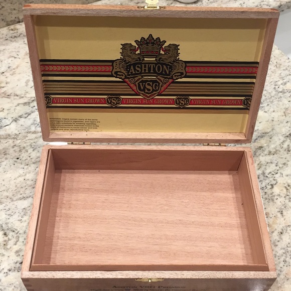 ASHTON VSG CIGAR BOX - Picture 2 of 3